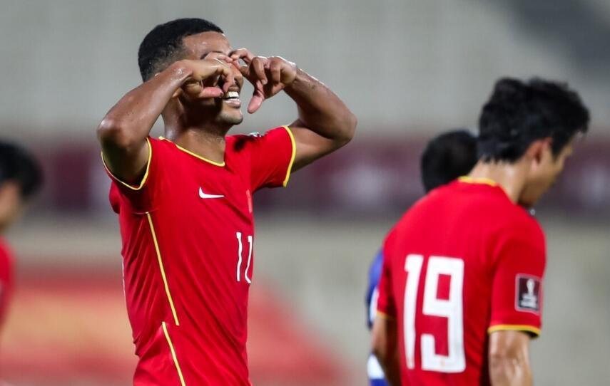 纽卡斯尔定位球战术精妙,特里皮尔助攻乔林顿头槌绝杀